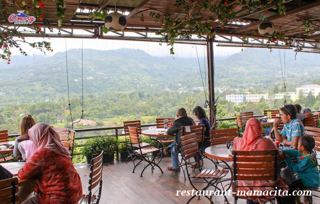 Tempat Makan di Dekat Taman